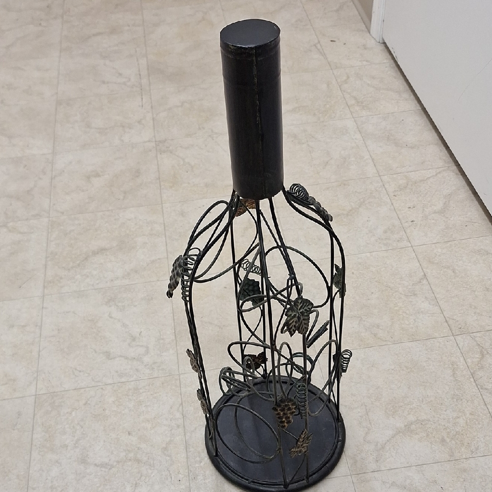 Black Metal Wine Bottle Holder